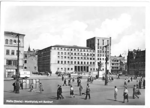 AK, Halle Saale, Marktplatz mit Ratshof, belebt, 1951