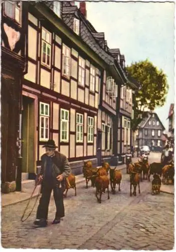 AK, Goslar, Alt Goslar, Straßenpartie mit Ziegenvater, 1963