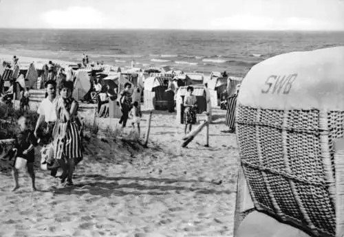 AK, Baabe Rügen, Strand des Stahl- und Walzwerkes Brandenburg, belebt, 1968