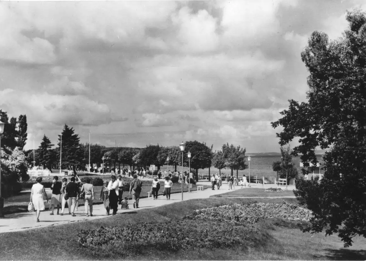 AK, Göhren Rügen, Strandpromenade, belebt, 1968