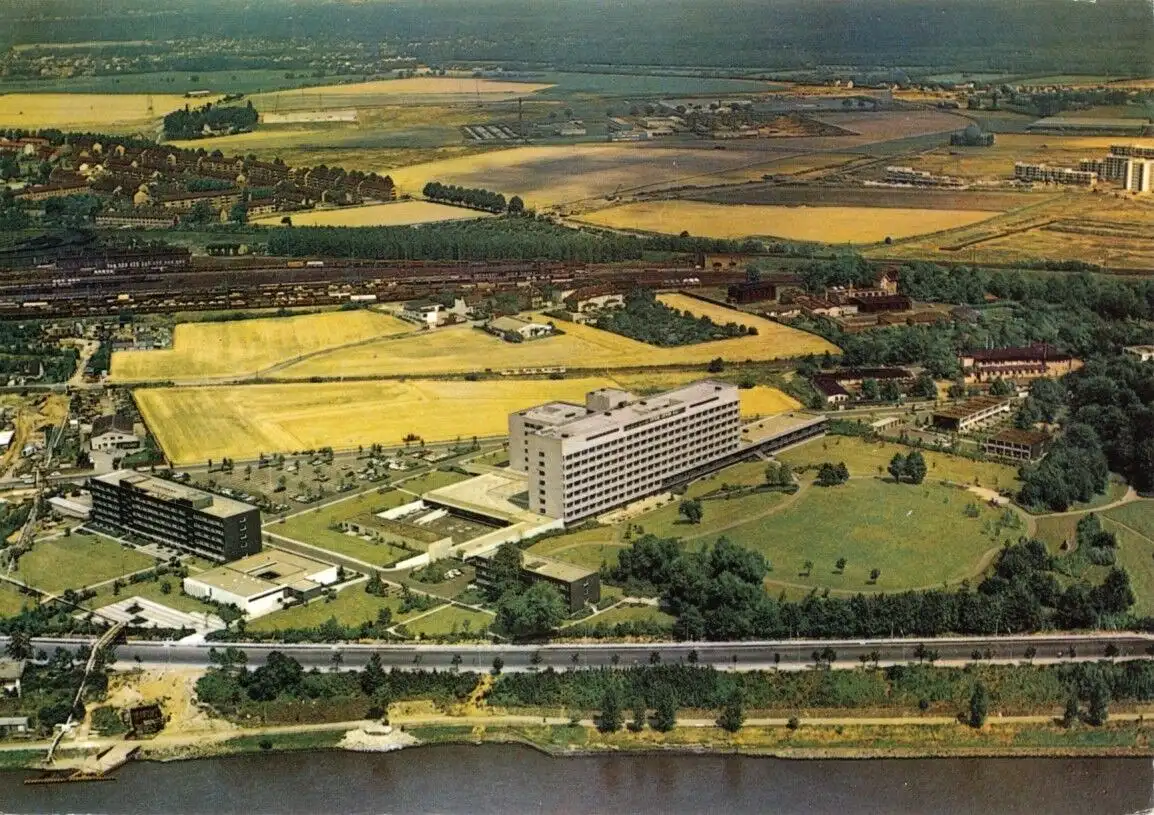 AK, Porz am Rhein, Krankenhaus, Luftbildansicht, Bahnanlagen, um 1980