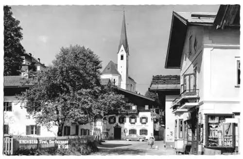 AK, Kirchberg Tirol, Dorfstr. mit Gasthof unterm Rain und Kirche, um 1960