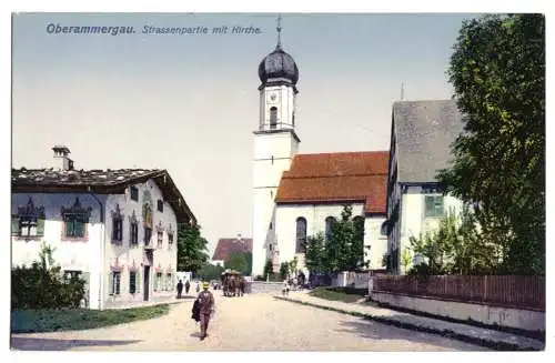 AK, Oberammergau, Straßenpartie mit Kirche, belebt, um 1921