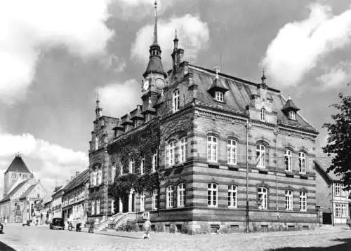 AK, Plau Meckl., Rathaus am Marktplatz, 1972