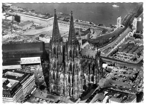 AK, Köln, Luftbildansicht vom Areal um den Dom, um 1968