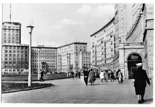AK, Leipzig, Neubauten am Roßplatz, belebt, 1957