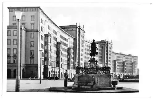 AK, Leipzig, Neubauten am Roßplatz mit Mägdebrunnen, 1956