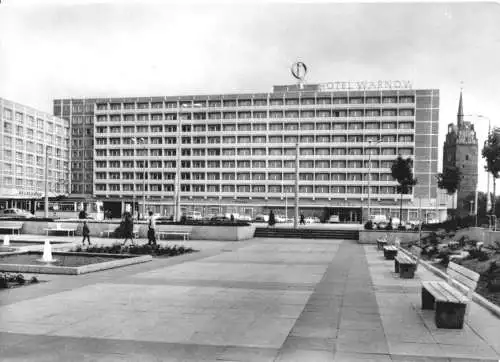AK, Rostock, Hotel Warnow und Kröpeliner Tor, 1973