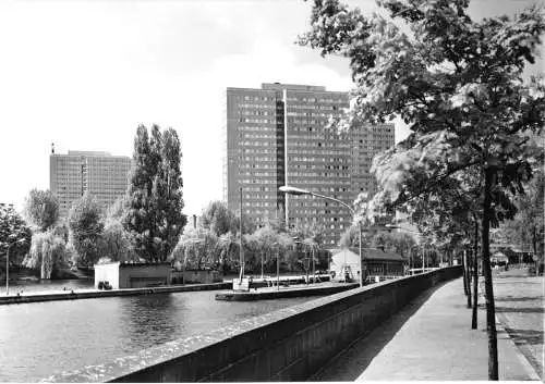 AK, Berlin Mitte, Hochhäuser am Fischerkiez mit Schleuse, 1971