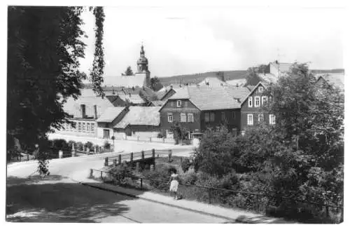 Ansichtskarte, Langenwiesen Thür. Wald, Straßenpartie mit Brücke, 1968