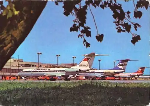 AK, Berlin Schönefeld, Flughafen, Teilansicht mit Flugzeugen, Version 2, 1977