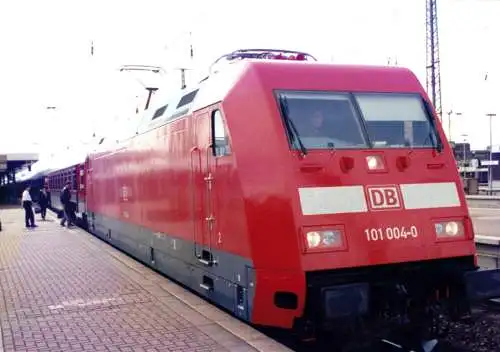 Foto im AK-Format, IC mit E-Lok 101 004-0 vor der Ausfahrt aus Dortmund, 1997