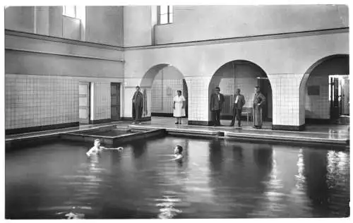 AK, Schönebeck Salzelmen, Schwimmbad (Erlenbad), belebt, 1965