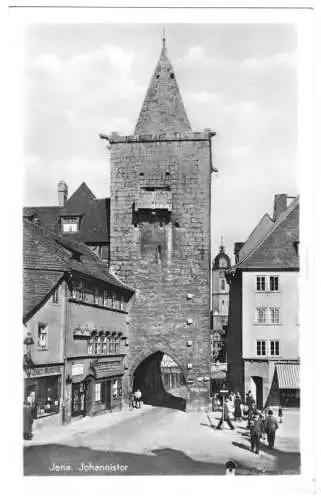 AK, Jena, Straßenpartie mit Johannistor, belebt, 1954