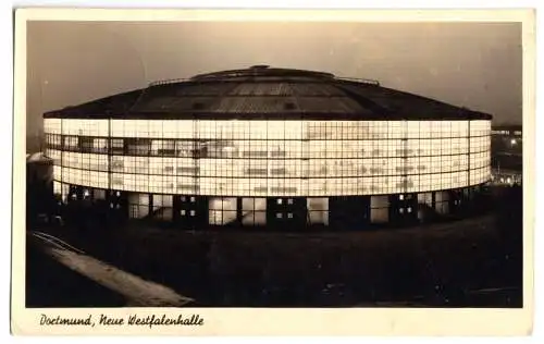 AK, Dortmund, Neue Westfalenhalle, Abendansicht, um 1955