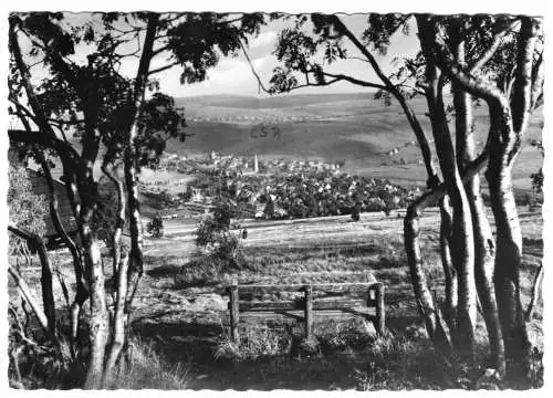 AK, Kurort Oberwiesenthal, Ortstotale in der Landschaft, 1959