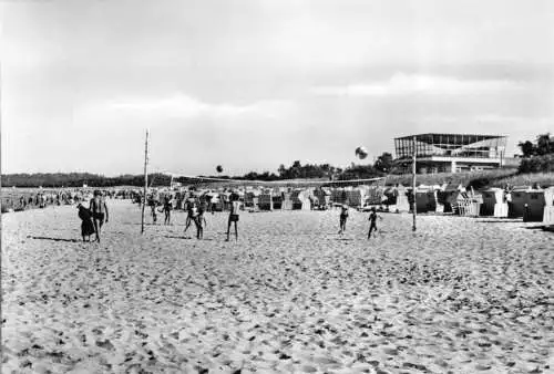 AK, Baabe Rügen, Strandpartie belebt, Volleyball, 1972