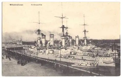 AK, Wilhelmshaven, Hafenpartie mit Kriegsschiffen, um 1914
