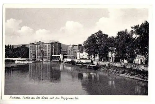 AK, Hameln, Partie an der Weser mit Roggenmühle, um 1955