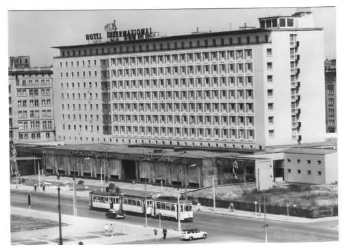AK, Magdeburg, Blick zum Interhotel "International", Straßenbahn, 1974