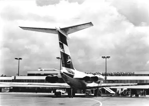 AK, Berlin Schönefeld, IL 62 vor der neuen Passagierabfertigung, 1976