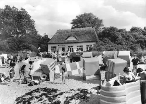 AK, Insel Poel, Schwarzer Busch, Strandhalle, belebt, 1980