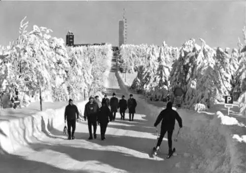 AK, Oberwiesenthal, Winteransicht belebt, 1970