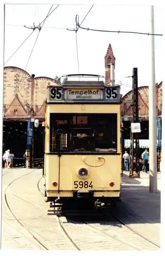 Foto im Ansichtskarte-Format (7), Berlin, historische Straßenbahn der Linie 95, um 1990