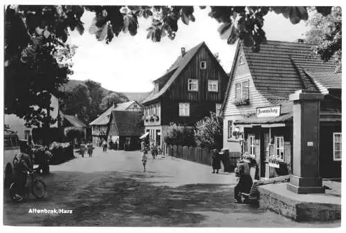 Ansichtskarte, Altenbrak Harz, Straßenpartie mit Kurverwaltung, belebt, 1962