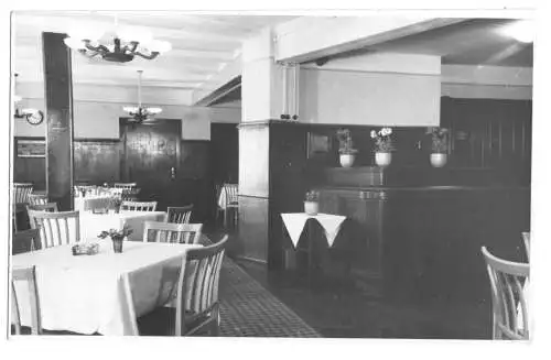AK, Gernrode Harz ?, Gaststätte oder Speisesaal, Echtfoto, Handabzug, um 1955