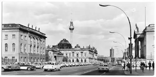 AK lang, Berlin Mitte, Unter den Linden, Blickrichtung Alexanderplatz, 1973