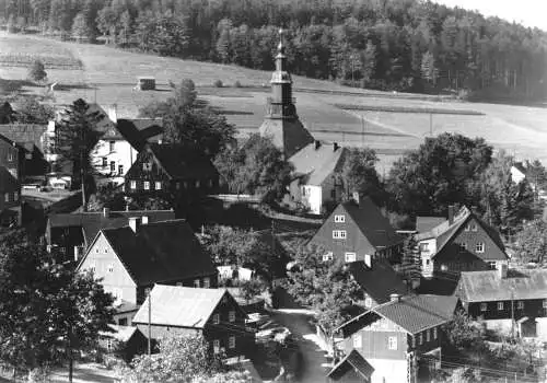 AK, Kurort Seiffen Erzgeb., Teilansicht mit Kirche, 1972