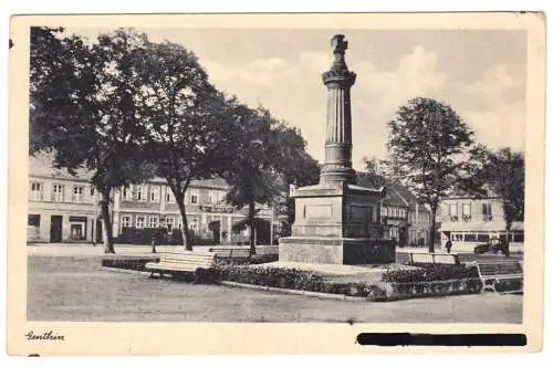 AK, Genthin, Marktplatz mit Denkmal und Hotel, um 1935