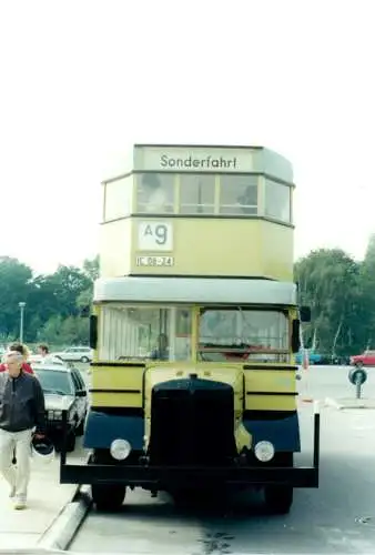 Foto im AK-Format (3), Berlin, BVG, histor. Bus, Linie A9, um 1995