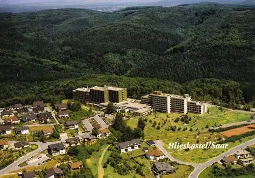 Ansichtskarte, Blieskastel Saar, Waldwohnanlage mit Fachkliniken, Luftbildansicht, 1987