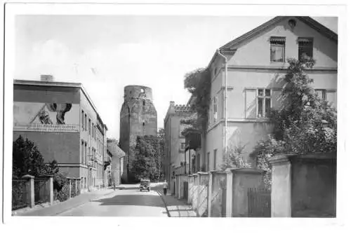 Ansichtskarte, Bad Liebenwerda, Straßenpartie m. Lubwartturm, 1956