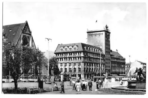 AK, Leipzig, Karl-Marx-Platz, belebt, Straßenbahn, 1957