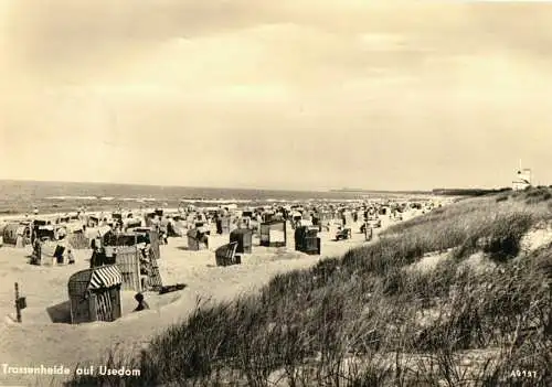 AK, Trassenheide auf Usedom, Strandpartie, belebt, 1960