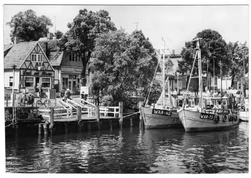 AK, Rostock Warnemünde, Am Alten Strom, Fischkutter, 1976