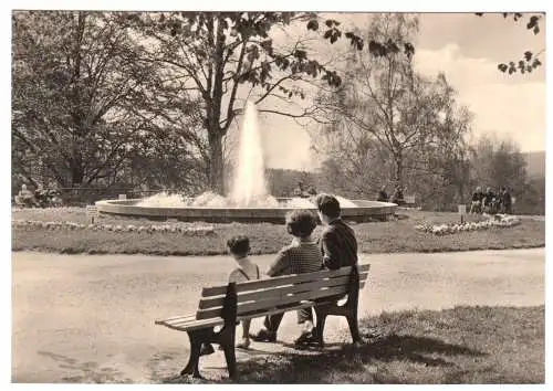 AK, Friedrichroda Thür., Partie im Puschkinpark, belebt, 1968