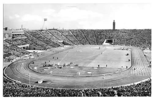 AK, Leipzig, Stadion der Hunderttausend, belebt, 1965