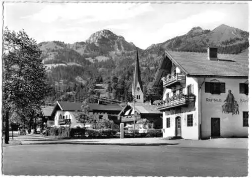 AK, Bayrischzell, Straßenpartie mit Rathaus gegen Wendelstein, 1967