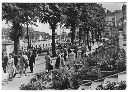 Ansichtskarte, Rostock Warnemünde, Am alten Strom, belebt, 1967