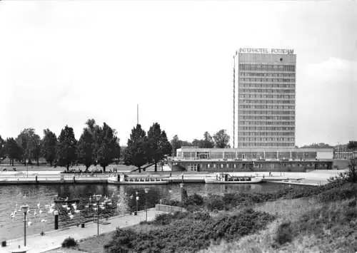 Ansichtskarte, Potsdam, Hafenbecken und Interhotel Potsdam, 1971
