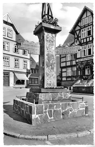 AK, Bad Grund Harz, Straßenpartie mit Wegweiser, um 1965