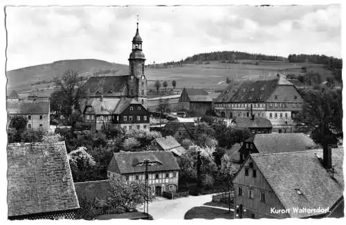 AK, Kurort Waltersdorf, Teilansicht mit Kirche, 1957