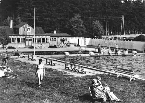 AK, Finsterbergen Thür. Wald, Waldschwimmbad, belebt, 1970