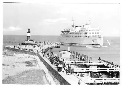 AK, Rostock - Warnemünde, Fährschiff "Warnemünde" bei der Hafeneinfahrt, 1974