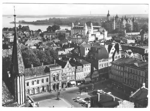 AK, Schwerin, Teilansicht mit Markt, 1966