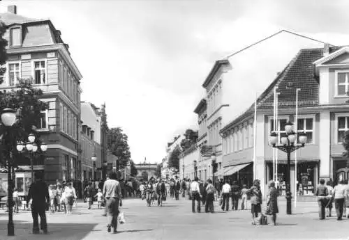 AK, Potsdam, Klement-Gottwald-Str. Ecke Dortustr., belebt, 1984